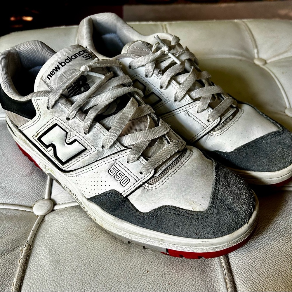 New Balance 550 White and Gray Athletic Shoes sz 9.5 good condition